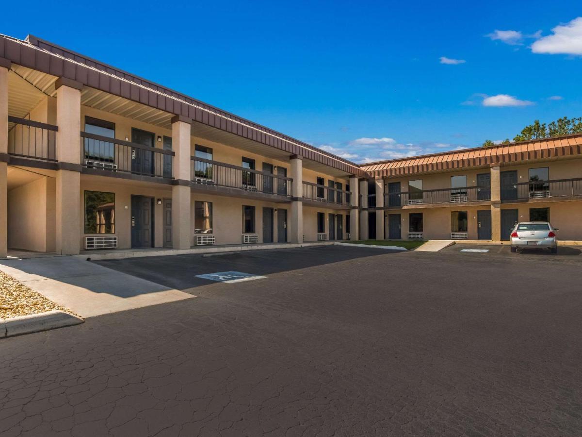 גרינווד Rodeway Inn מראה חיצוני תמונה