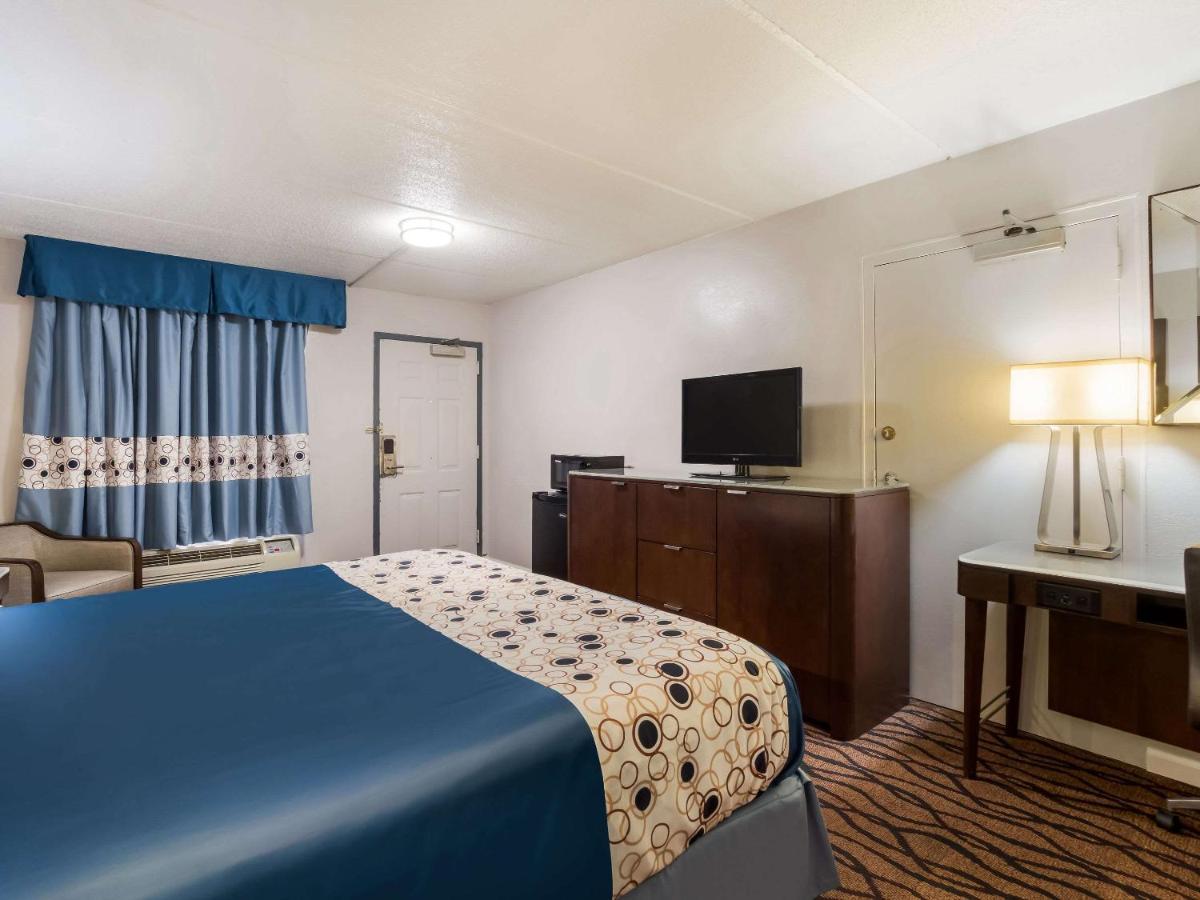 גרינווד Rodeway Inn מראה חיצוני תמונה